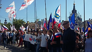 Принял участие в праздничном митинге, посвященном Дню России